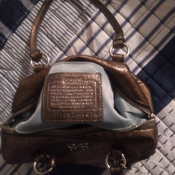 Coach hand bag - Picture 3 of 6